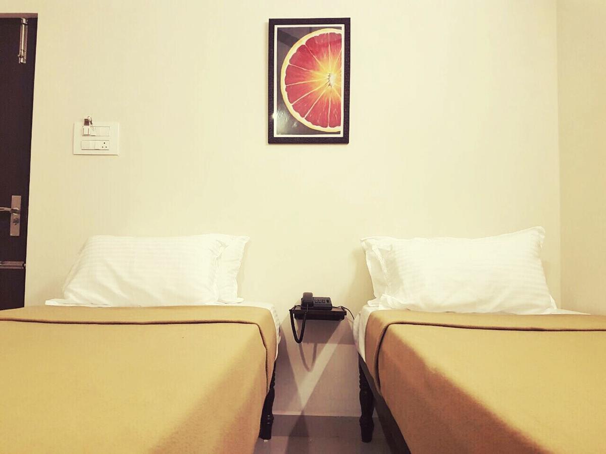 Arjun Inn Madras Buitenkant foto