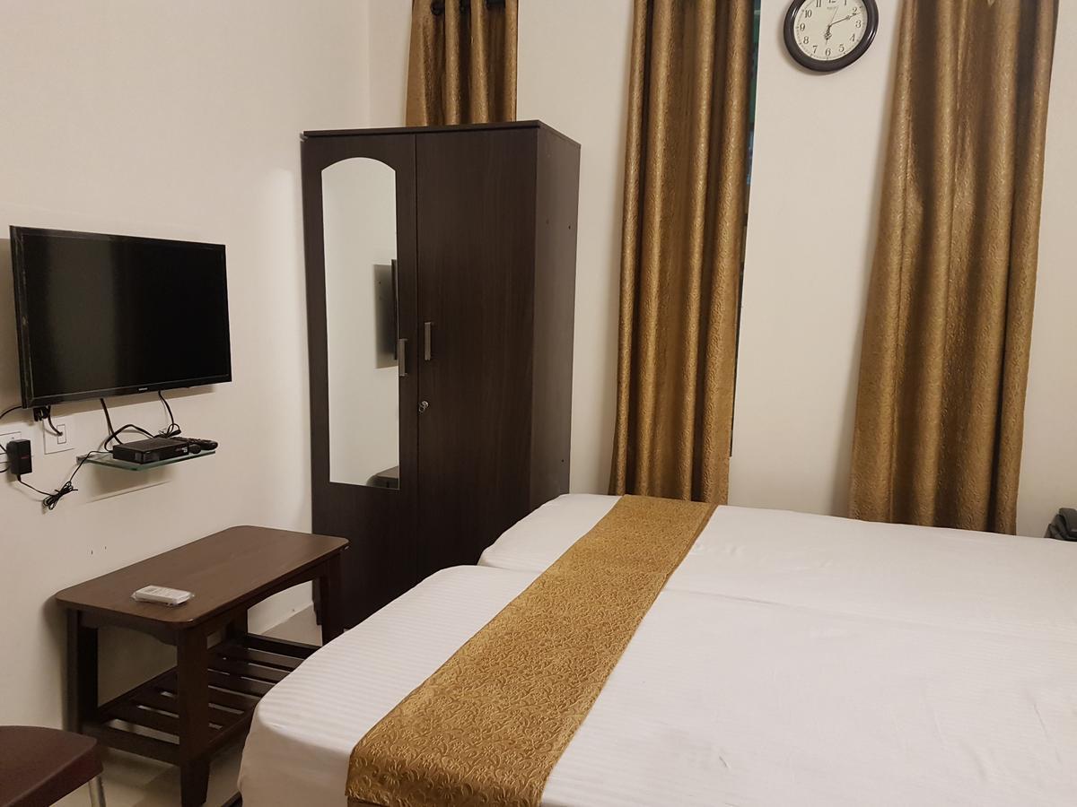 Arjun Inn Madras Buitenkant foto